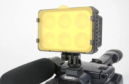 Iluminador-Sun-Gun-de-6-Super-Leds-para-Cameras-e-Filmadoras