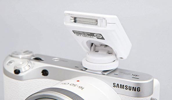 Flash-Samsung-SEF8A-para-Samsung-NX200-NX210-NX1000--Branco-