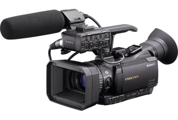 Filmadora-Sony-HXR-NX70N-Gravacao-AVCHD-1920-x-1080-Full-HD-60-24p-Memoria-interna-de-96-Gb-