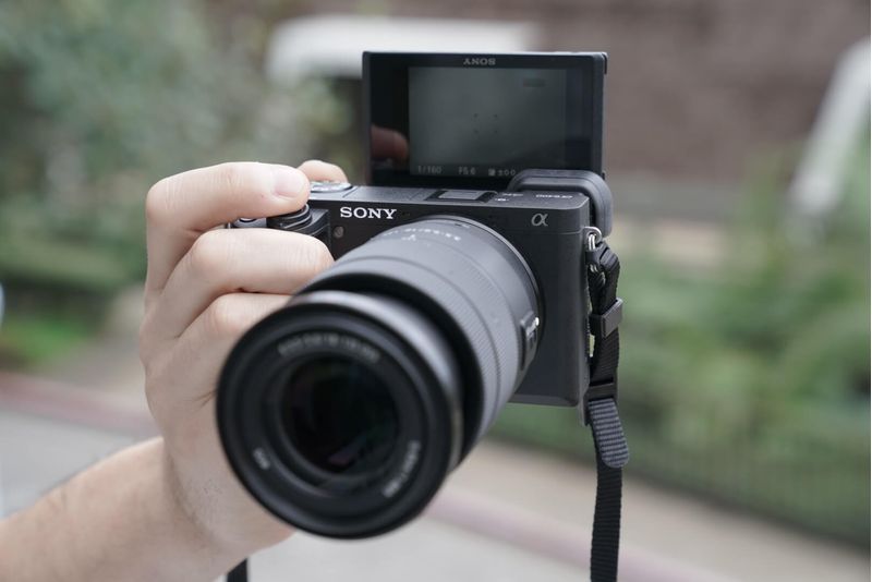 Kit-Sony-a6400-Mirrorless-4K---Lente-Sony-E-16-50mm-f-3.5-5.6-OSS-e-Lente-Sony-E-PZ-18-105mm-f-4-G-OSS--SELP18105G----Filtro-SkyLight-72mm---Cartao-SDXC-32Gb-de-95Mb-s