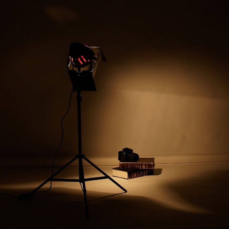 Kit-Iluminacao-Tungstenio-Spotlight-Red-Head-Luz-Continua-Godox-3x800W-e-Suportes--110V-