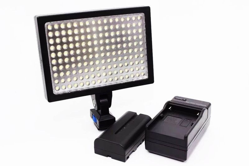 Iluminador-SunGun-160Leds-Video-Light-LED-1700-Profissional-com-Bateria-e-Carregador